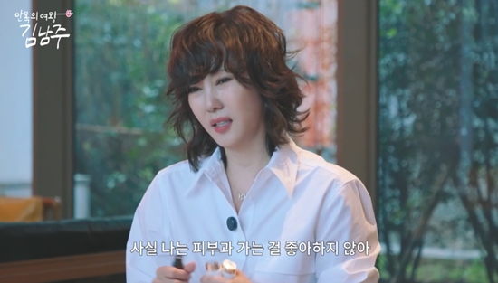The top three treatments Kim Nam-joo says she receives for dewy skin despite disliking skin clinics