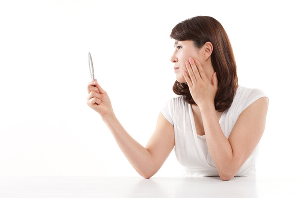 “40대 ‘애둘맘’ 맞아?”... 워킹맘들이 주목한 이정현의 관리법 · 기사 본문 이미지 3